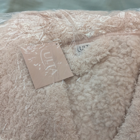 Ulta bath robe - Picture 4 of 5